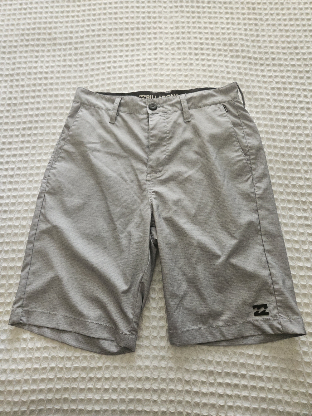 Billabong Men's Gray Hybrid Submersible Shorts.  Polyester/Elastane.  Size 29